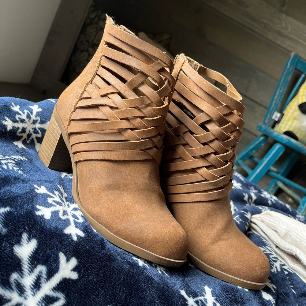 Arizona jeans booties size 5.5